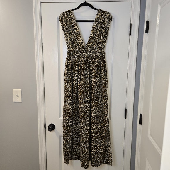 America & Beyond Dresses & Skirts - AMERICA & BEYOND Leopard Print Maxi Dress / Coverup With Stretch Waist Size Smal